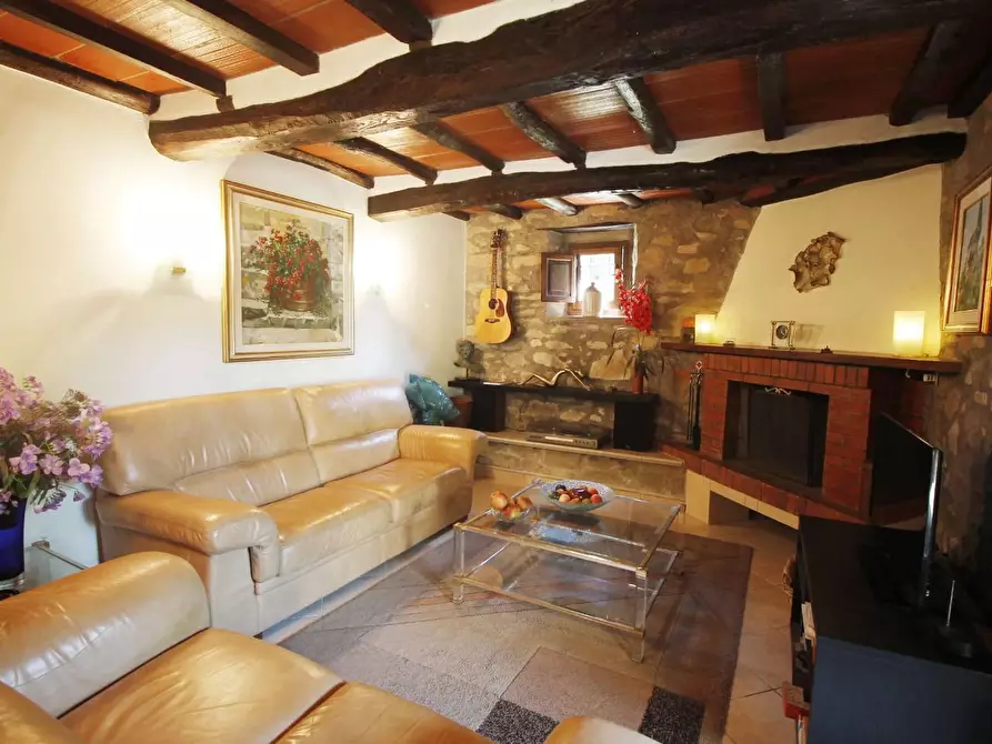 Immagine 8 di Casa colonica in vendita  a Montecatini Terme