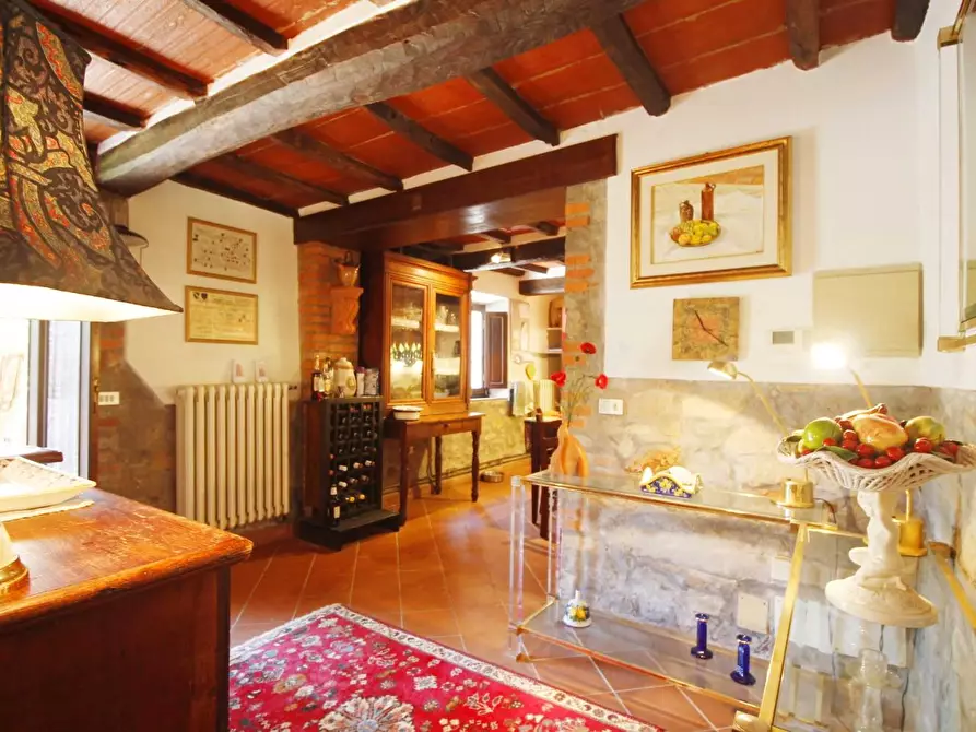 Immagine 15 di Casa colonica in vendita  a Montecatini Terme