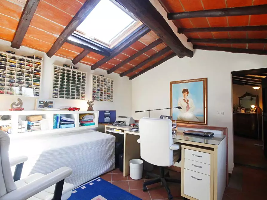 Immagine 19 di Casa colonica in vendita  a Montecatini Terme