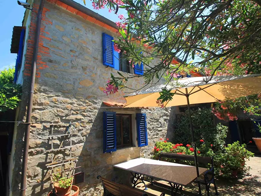 Immagine 34 di Casa colonica in vendita  a Montecatini Terme