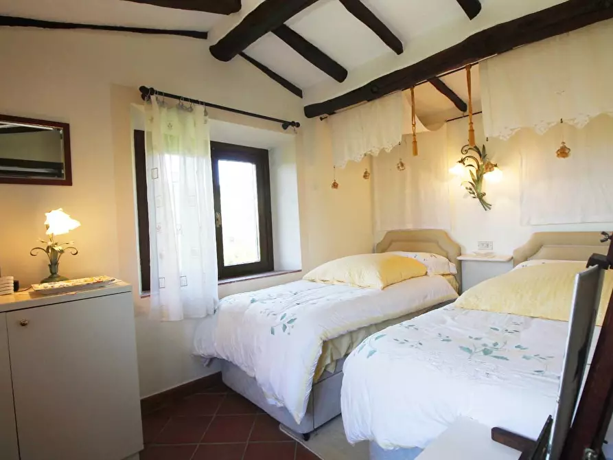 Immagine 22 di Casa colonica in vendita  a Montecatini Terme