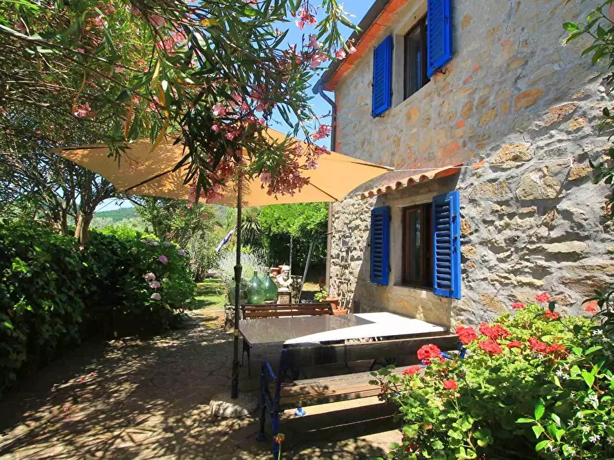 Immagine 37 di Casa colonica in vendita  a Montecatini Terme