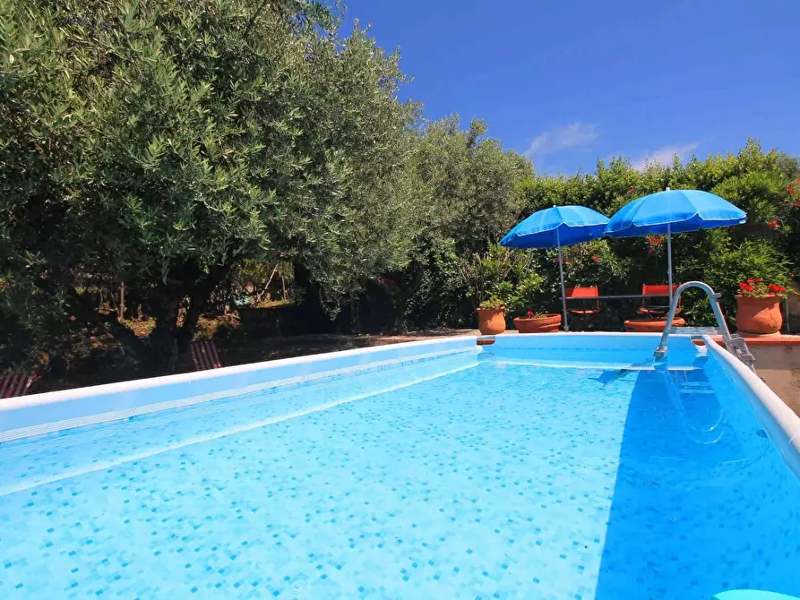 Immagine 2 di Casa colonica in vendita  a Montecatini Terme