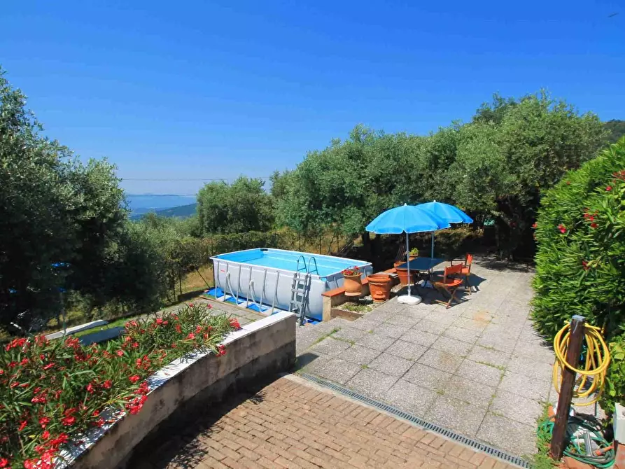 Immagine 3 di Casa colonica in vendita  a Montecatini Terme