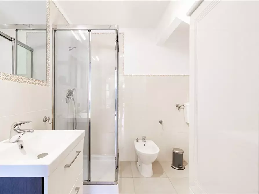 Immagine 10 di Casa bifamiliare in vendita  a Montignoso