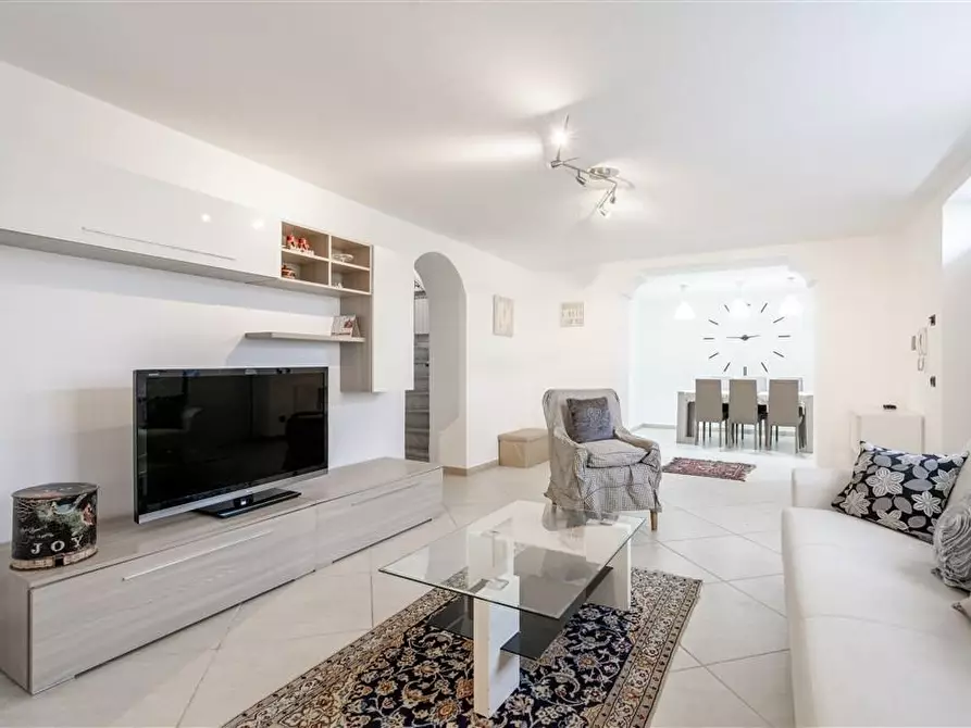 Immagine 3 di Casa bifamiliare in vendita  a Montignoso