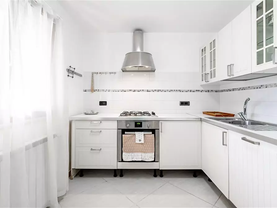 Immagine 9 di Casa bifamiliare in vendita  a Montignoso