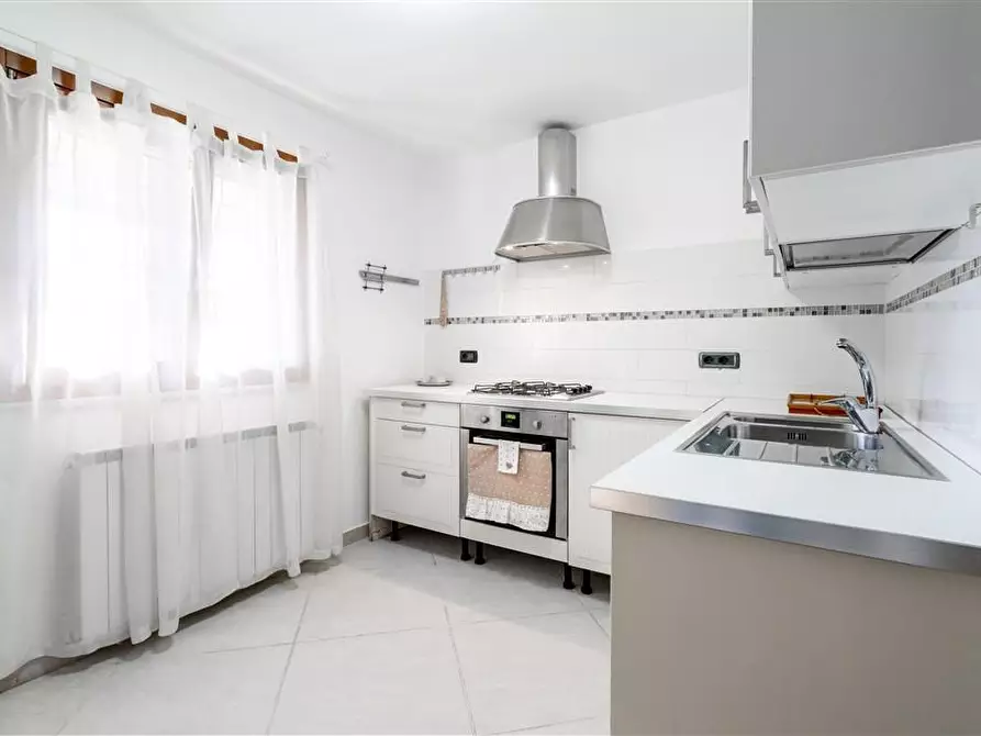 Immagine 8 di Villa in vendita  a Montignoso