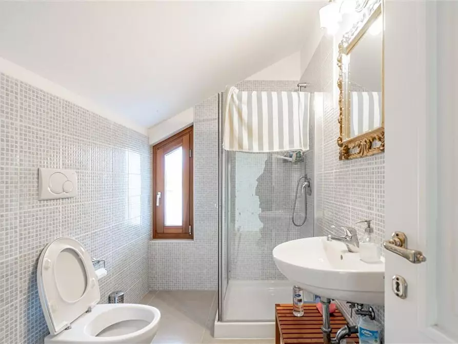 Immagine 32 di Villa in vendita  a Montignoso