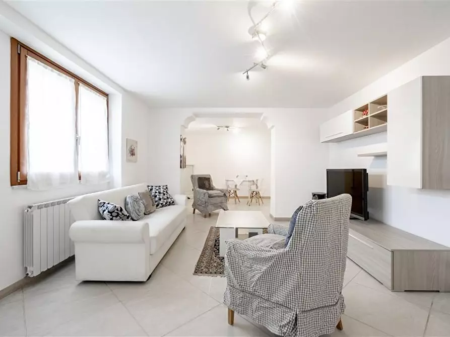 Immagine 6 di Villa in vendita  a Montignoso