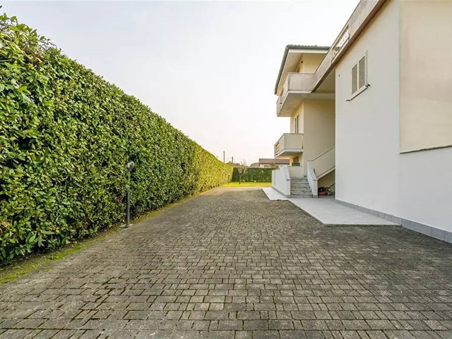 Immagine 20 di Villa in vendita  a Montignoso