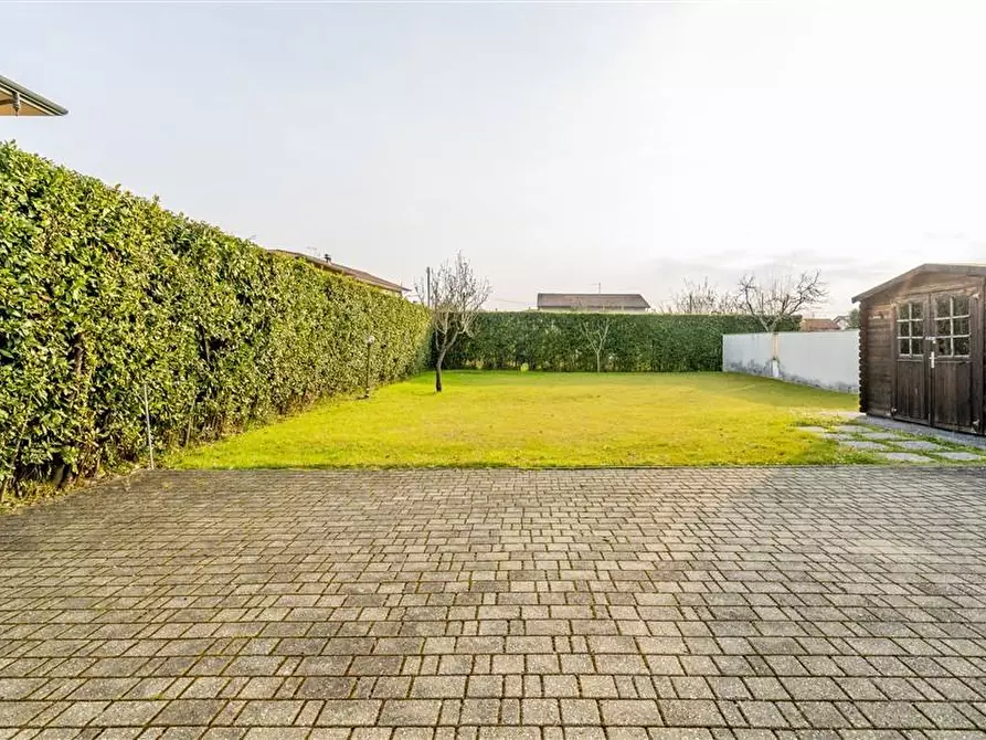 Immagine 21 di Villa in vendita  a Montignoso