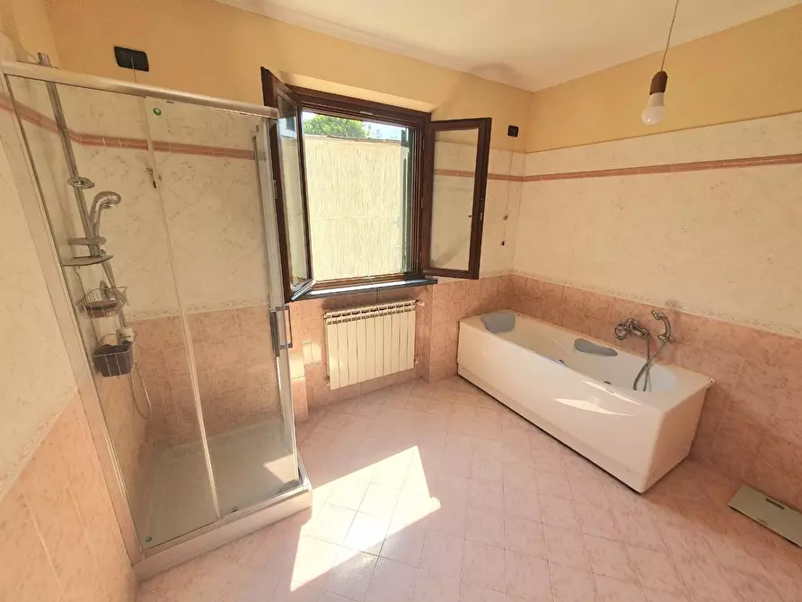 Immagine 20 di Villa in vendita  a Lucca