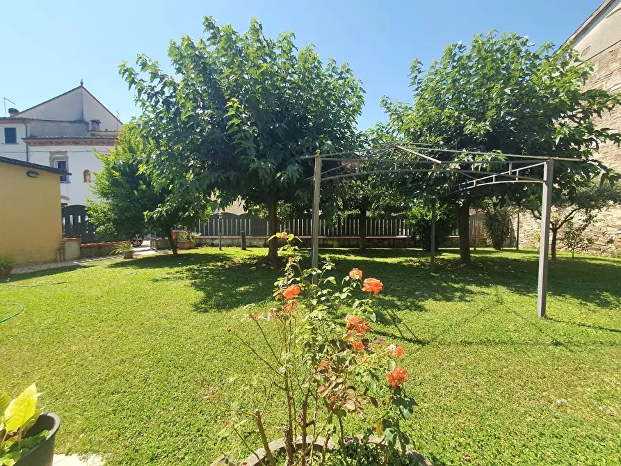 Immagine 76 di Villa in vendita  a Lucca