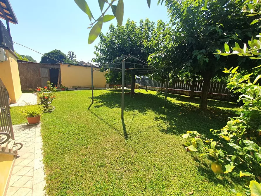 Immagine 74 di Villa in vendita  a Lucca