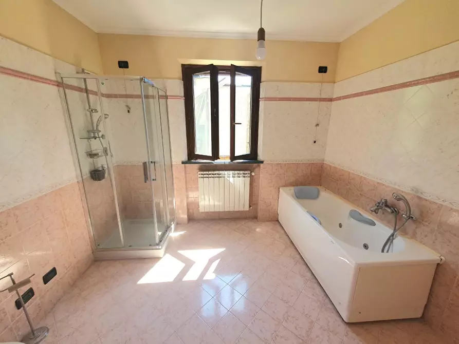 Immagine 24 di Villa in vendita  a Lucca