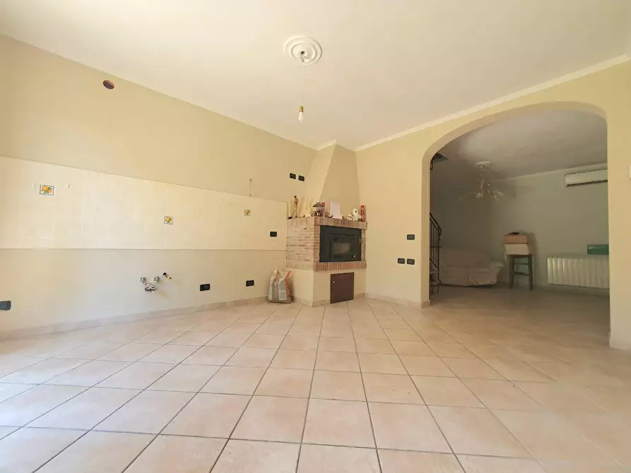 Immagine 5 di Villa in vendita  a Lucca