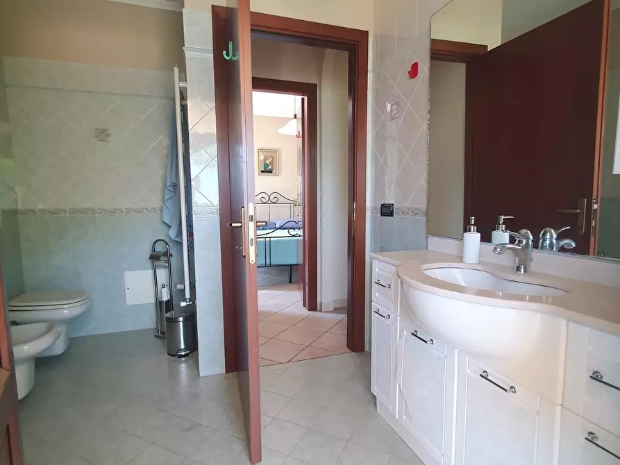 Immagine 47 di Villa in vendita  a Lucca