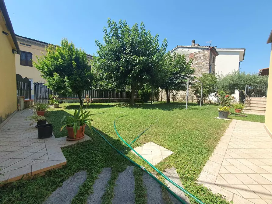 Immagine 69 di Villa in vendita  a Lucca