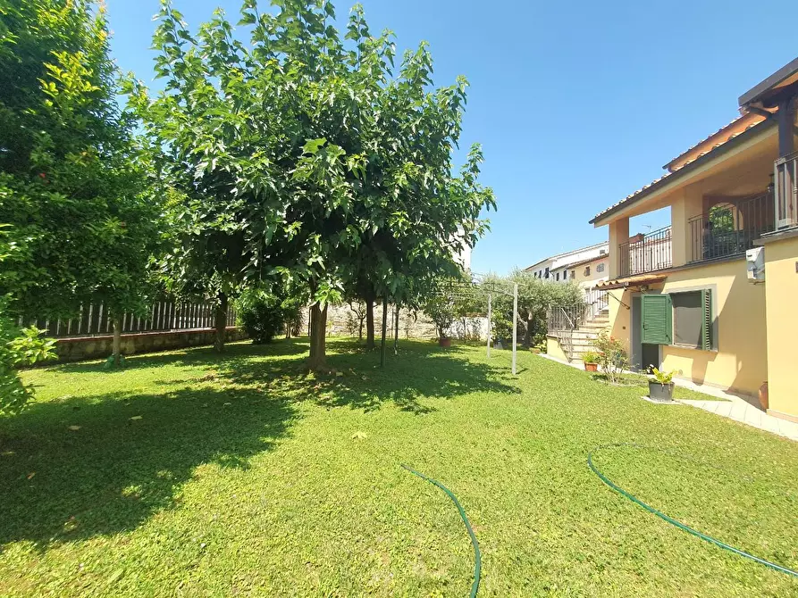 Immagine 70 di Villa in vendita  a Lucca