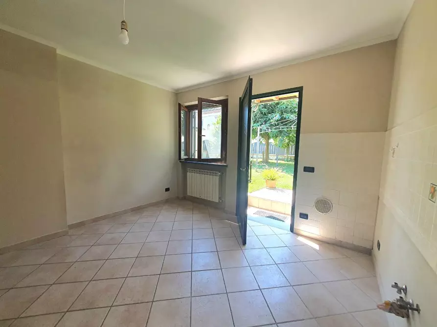 Immagine 9 di Villa in vendita  a Lucca