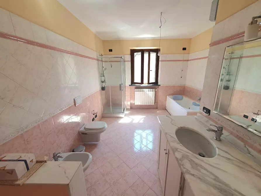 Immagine 27 di Villa in vendita  a Lucca