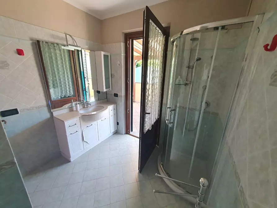 Immagine 46 di Villa in vendita  a Lucca