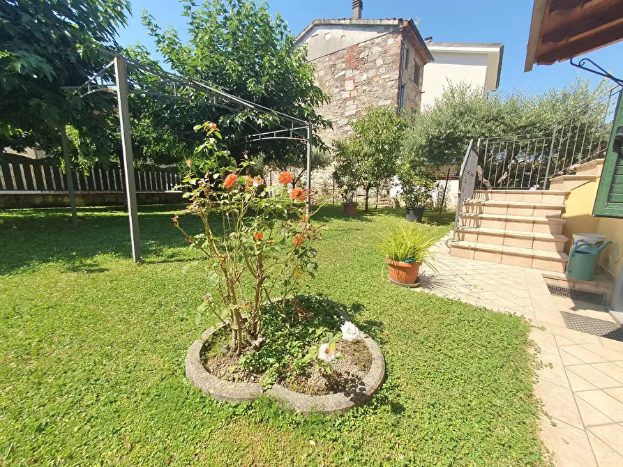 Immagine 75 di Villa in vendita  a Lucca