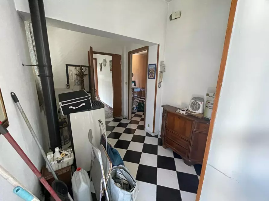 Immagine 10 di Palazzo in vendita  a Montignoso