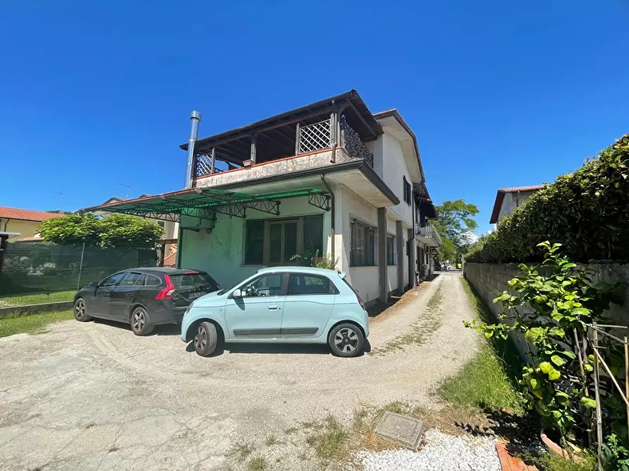 Immagine 32 di Palazzo in vendita  a Montignoso