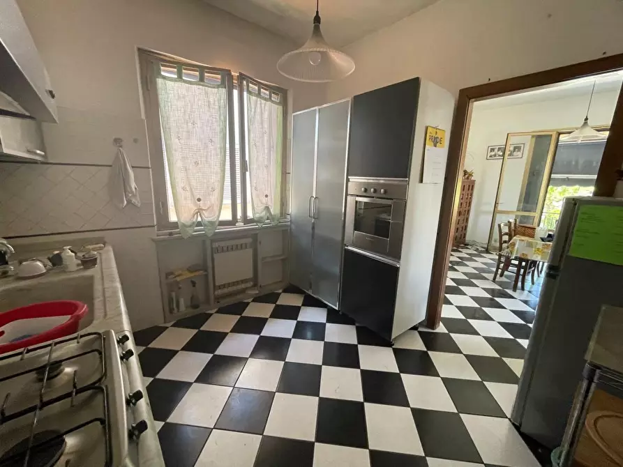 Immagine 8 di Palazzo in vendita  a Montignoso