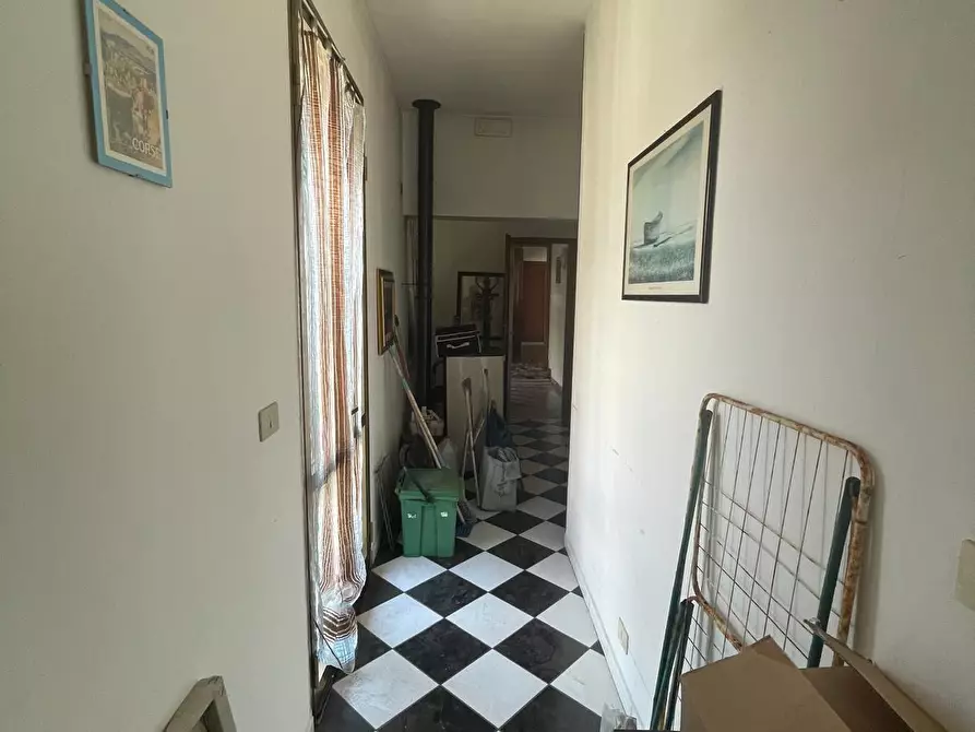 Immagine 12 di Palazzo in vendita  a Montignoso