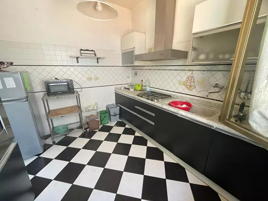 Immagine 9 di Palazzo in vendita  a Montignoso