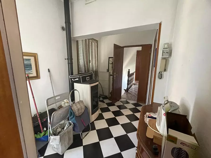 Immagine 11 di Palazzo in vendita  a Montignoso