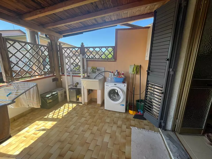 Immagine 24 di Palazzo in vendita  a Montignoso