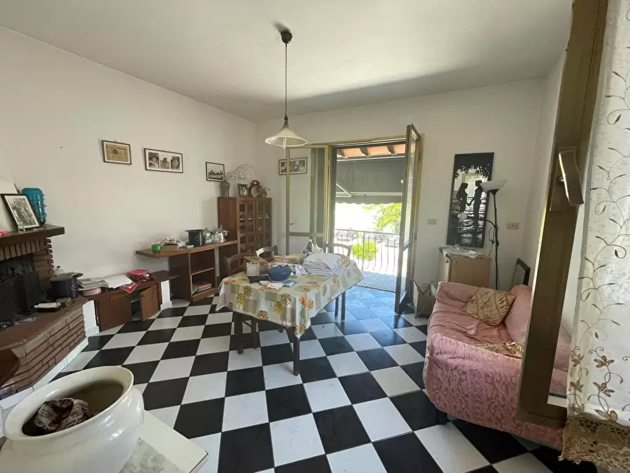 Immagine 5 di Palazzo in vendita  a Montignoso