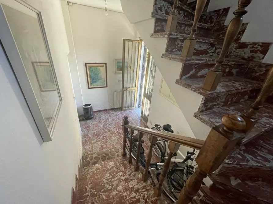 Immagine 4 di Palazzo in vendita  a Montignoso