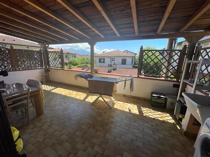 Immagine 22 di Palazzo in vendita  a Montignoso