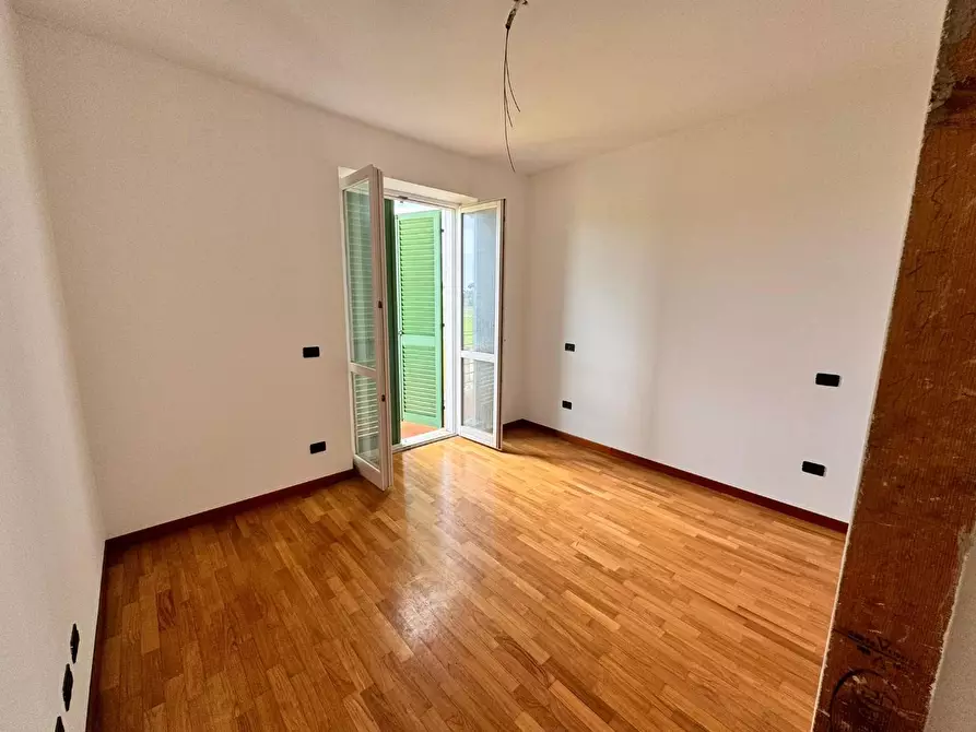 Immagine 14 di Casa trifamiliare in vendita  a Carrara