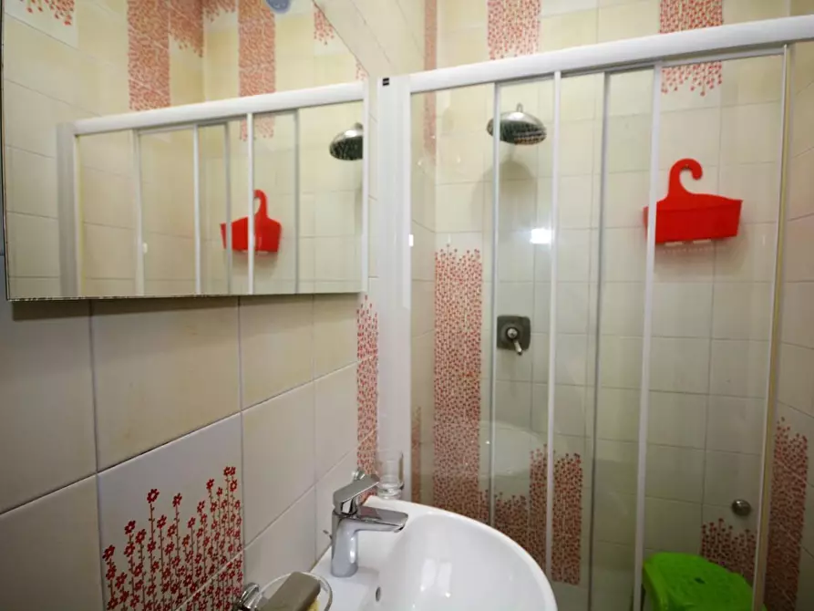 Immagine 21 di Villa in vendita  a Montignoso