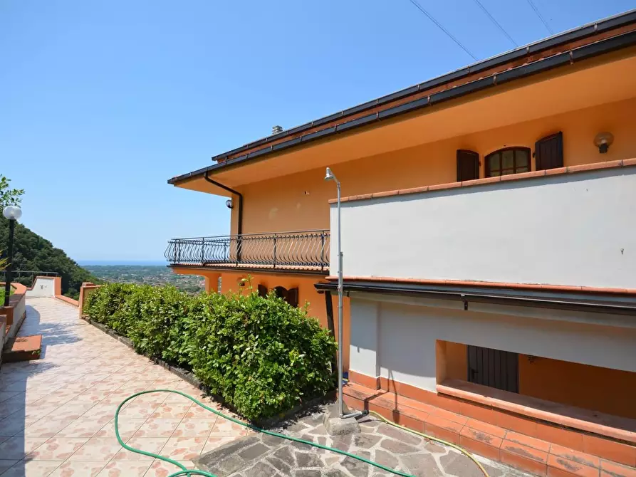 Immagine 33 di Villa in vendita  a Montignoso