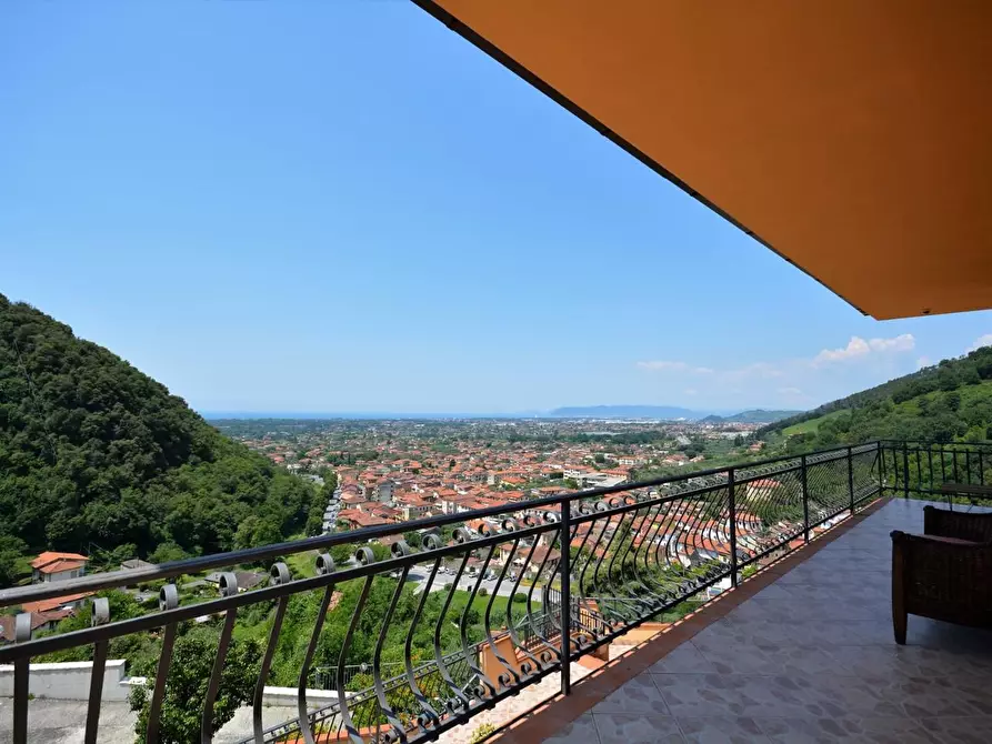 Immagine 29 di Villa in vendita  a Montignoso