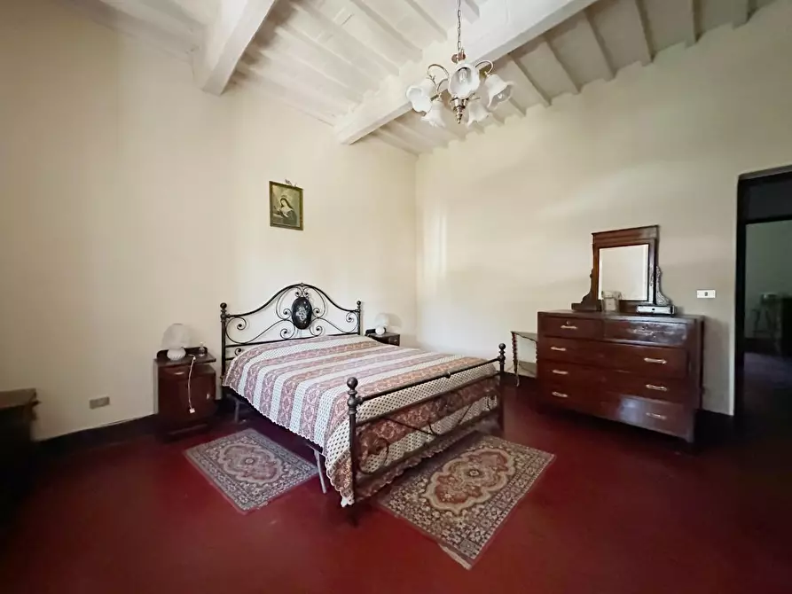 Immagine 11 di Porzione di casa in vendita  a Lucca