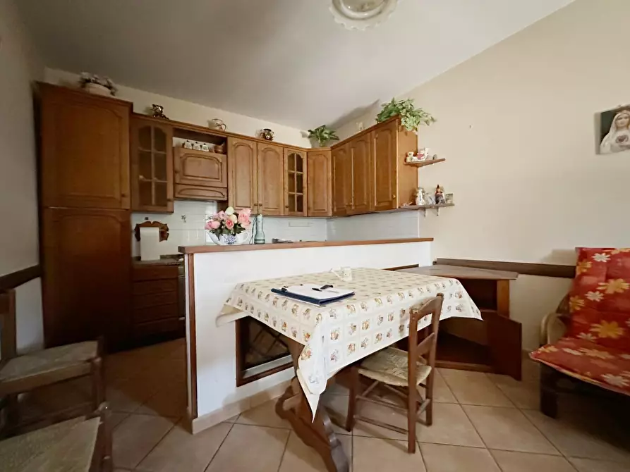 Immagine 6 di Porzione di casa in vendita  a Lucca