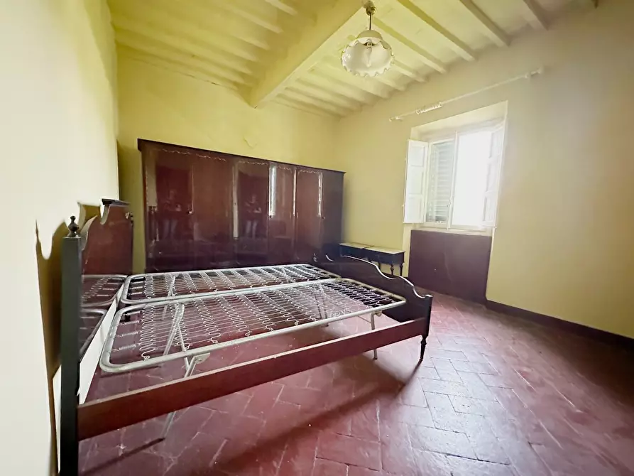 Immagine 21 di Porzione di casa in vendita  a Lucca