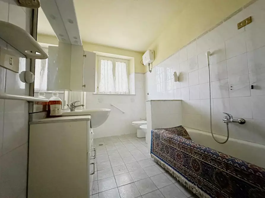 Immagine 8 di Porzione di casa in vendita  a Lucca