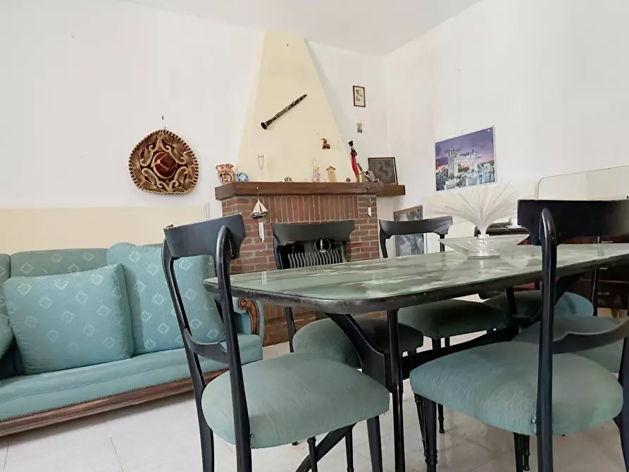 Immagine 2 di Porzione di casa in vendita  a Lucca