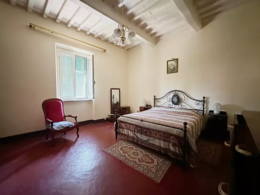 Immagine 12 di Porzione di casa in vendita  a Lucca