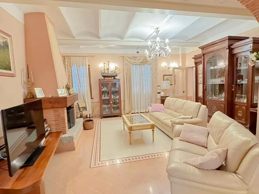 Immagine 9 di Rustico / casale in vendita  a Cascina