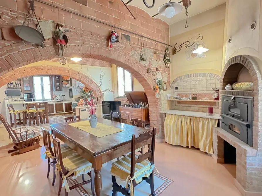 Immagine 2 di Rustico / casale in vendita  a Cascina